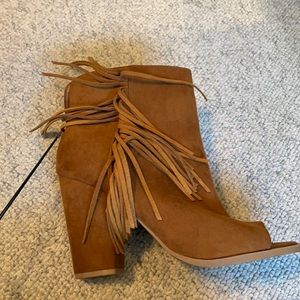 Cool suede fringe boots- never worn!